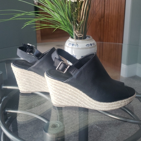 F21 Strappy Black Wedges 7.5 - Picture 4 of 9